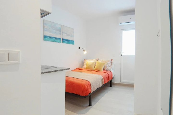 Room 9 of 14