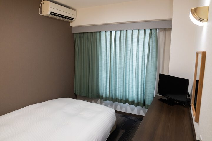 Room 10 of 22