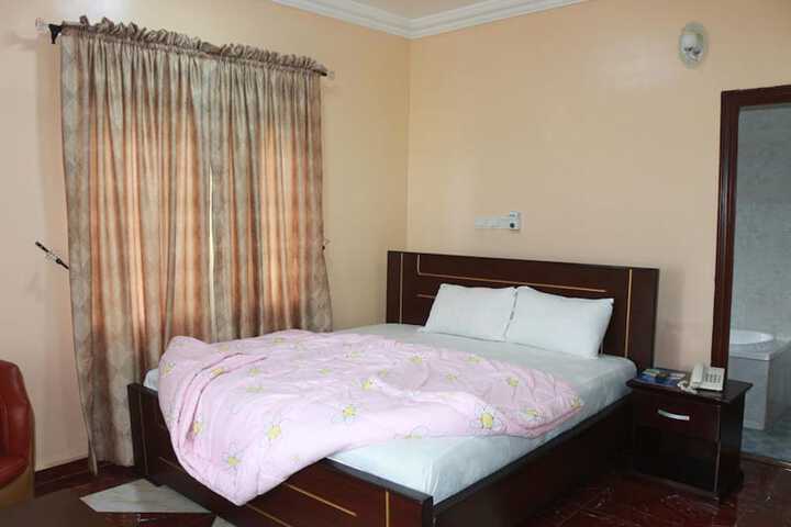 Room 8 of 68