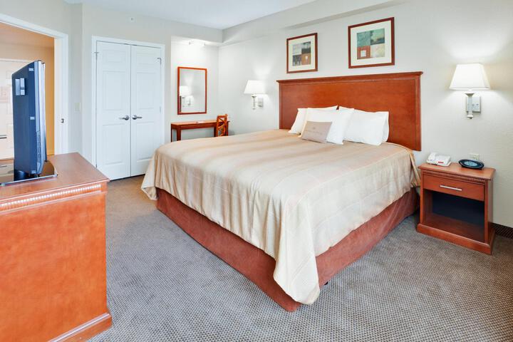 1 Queen Bed Studio Suite (9 of 10)