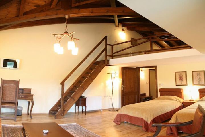 Room 8 of 9