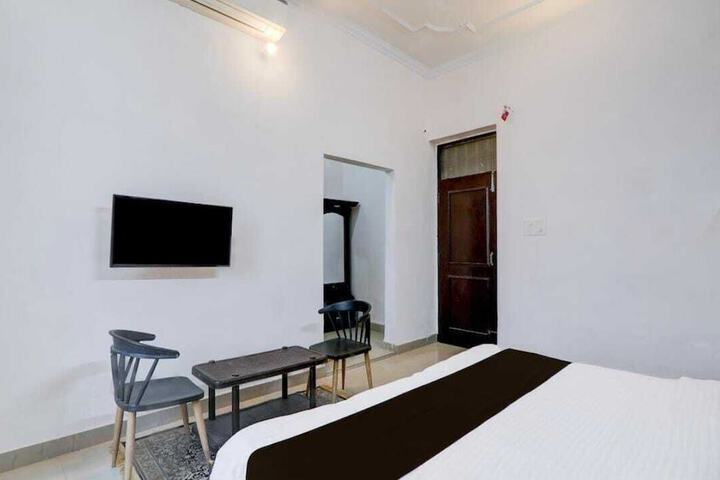 Room 5 of 18