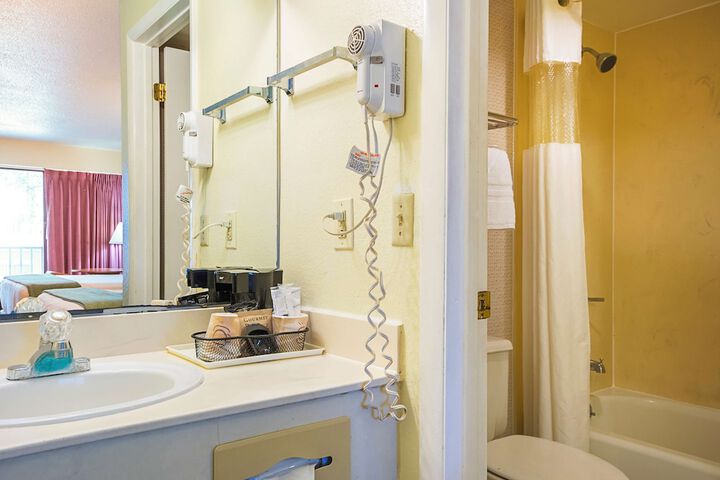 2 Queen Beds Pet Friendly (11 of 18)