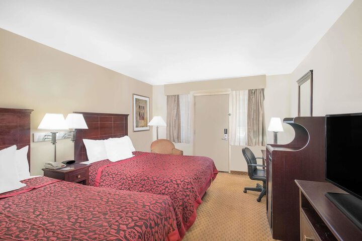 Double Accessible Queen Size Bed (4 of 6)