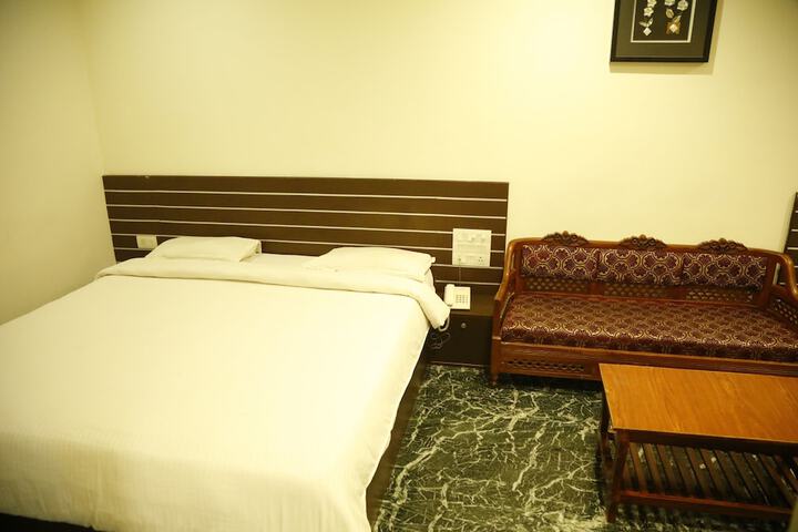 Room 16 of 40