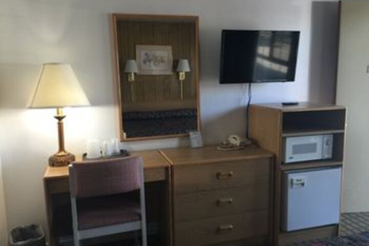 Room 8 of 11