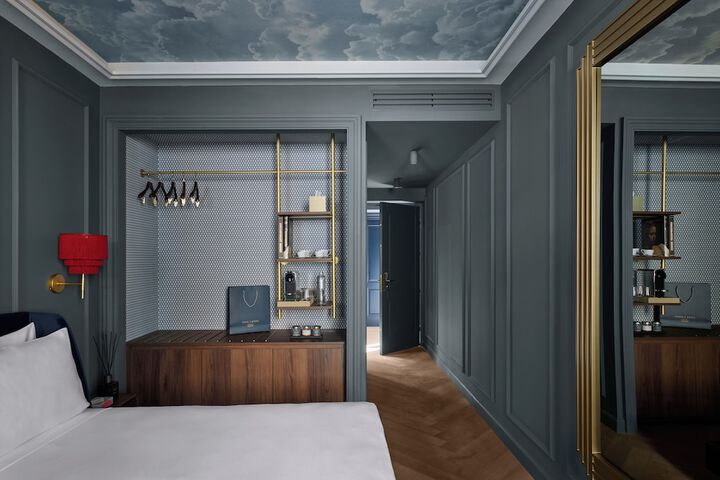 Room 6 of 24