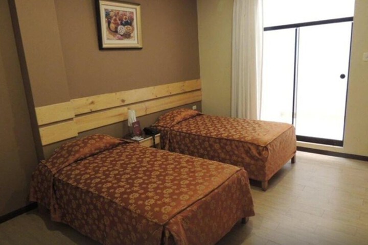 Room 3 of 43