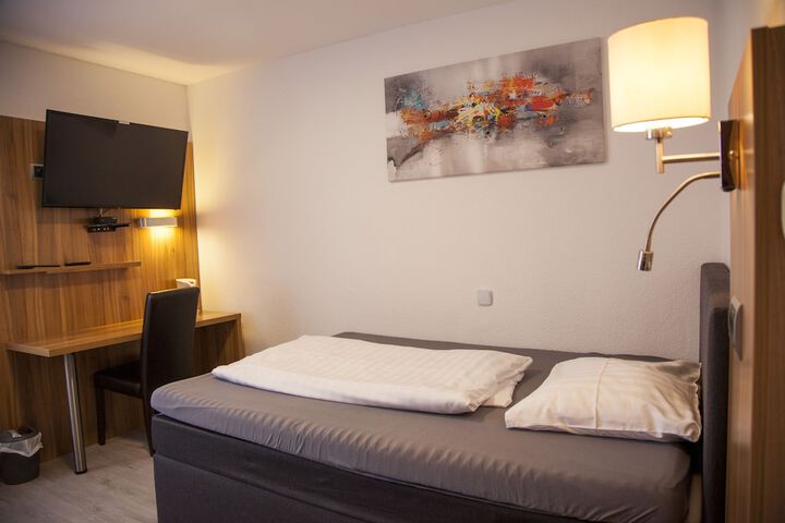Room 33 of 76