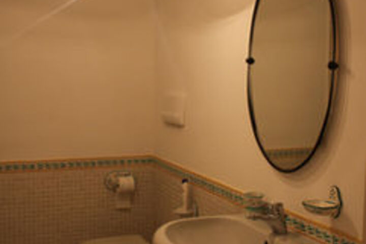 Room 2 of 31