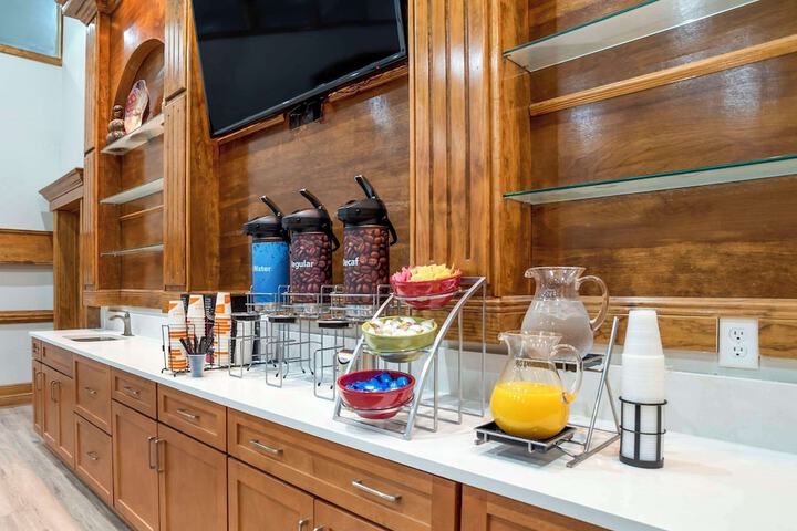 Breakfast area