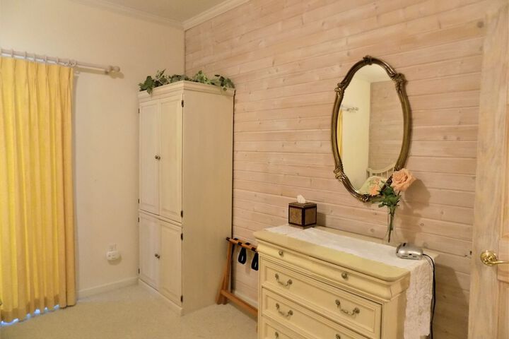 Room 6 of 73