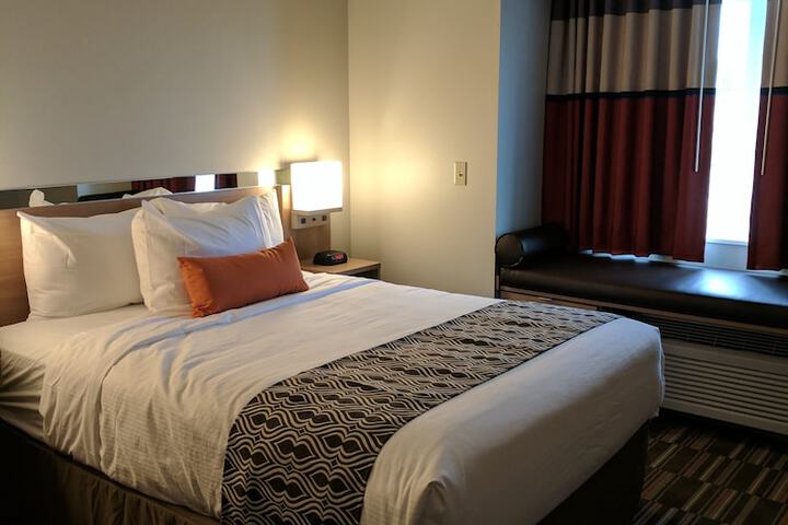 1 Queen Bed (21 of 21)