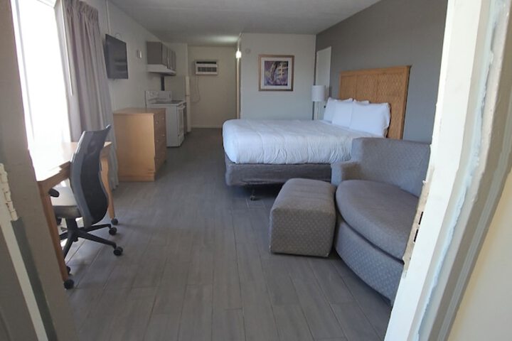 1 King Bed Sea View (3 of 4)