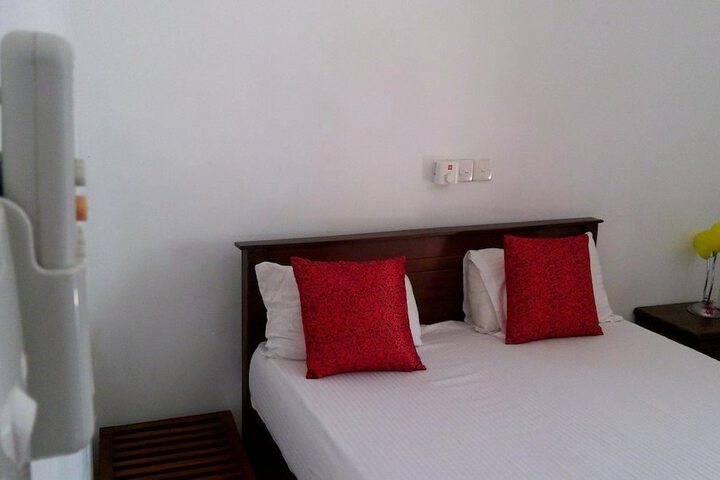 Room 2 of 6