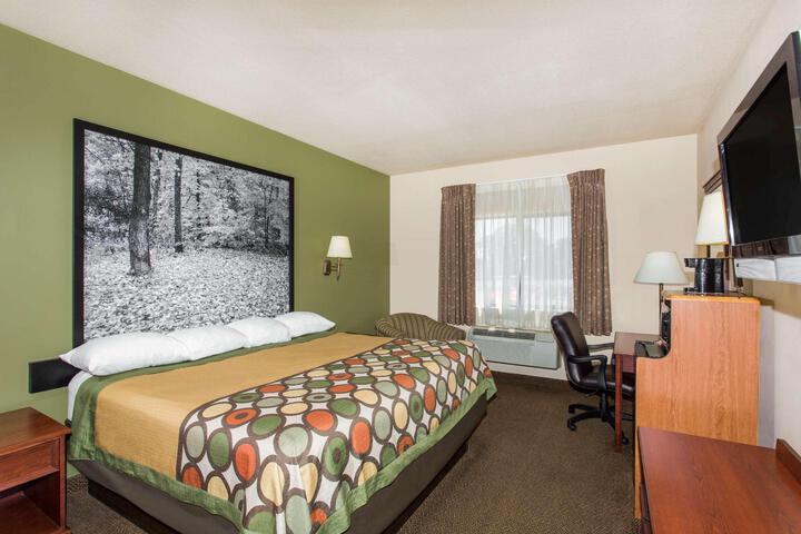 1 Queen Bed Mobility Accessible (16 of 21)
