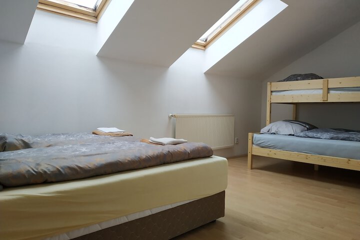 Room 6 of 34