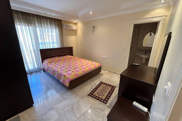Room 3 of 40