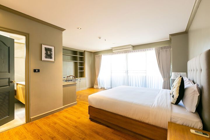 Room 8 of 28
