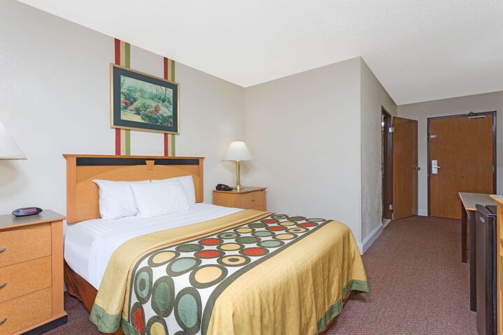 1 Queen Bed Mobility Accessible (10 of 12)