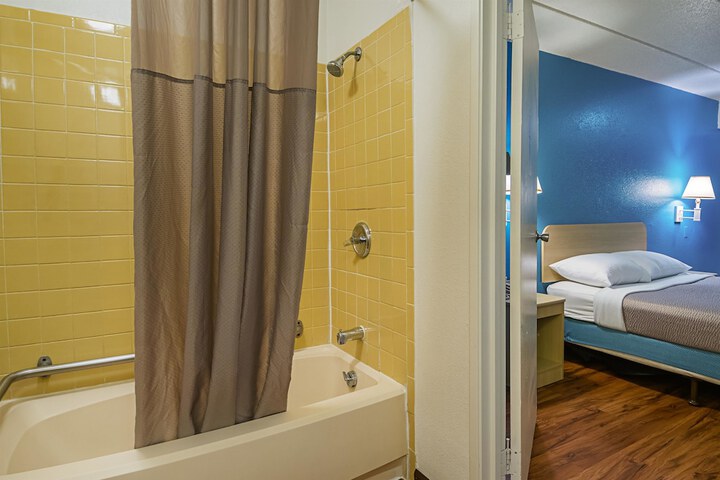 2 Double Beds (7 of 17)