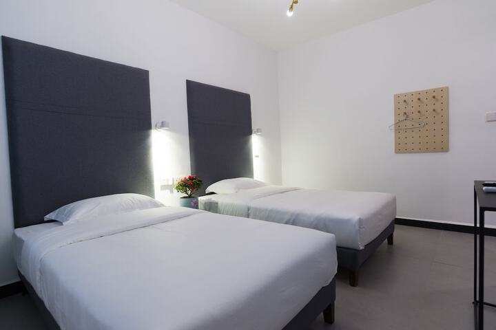 Room 8 of 41