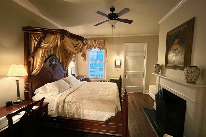 Room 52 of 153