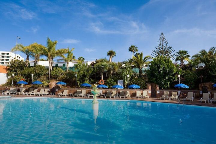 Hotel with Pool