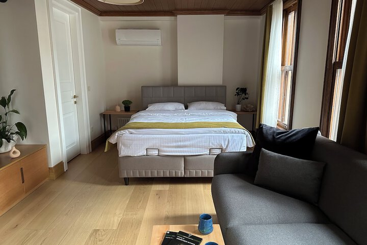 Room 6 of 15