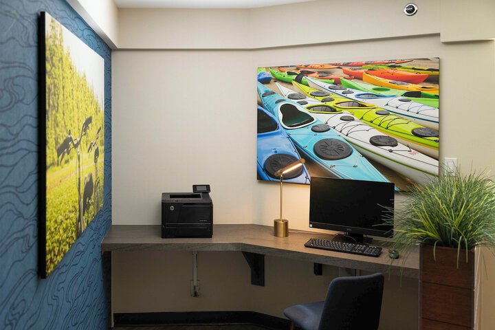 Business Center 67 of 78