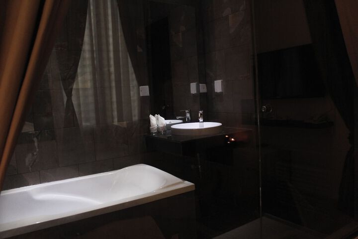 Room 6 of 46