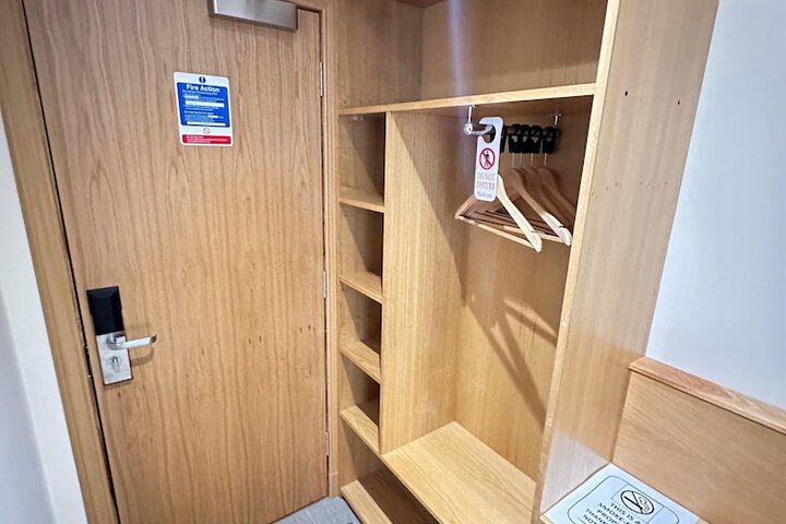 Room 20 of 28