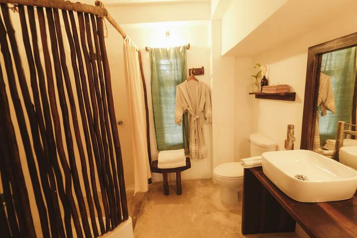 Room 32 of 60