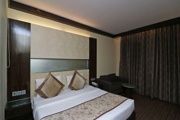 Room 6 of 10