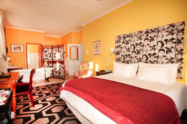 Room 33 of 58