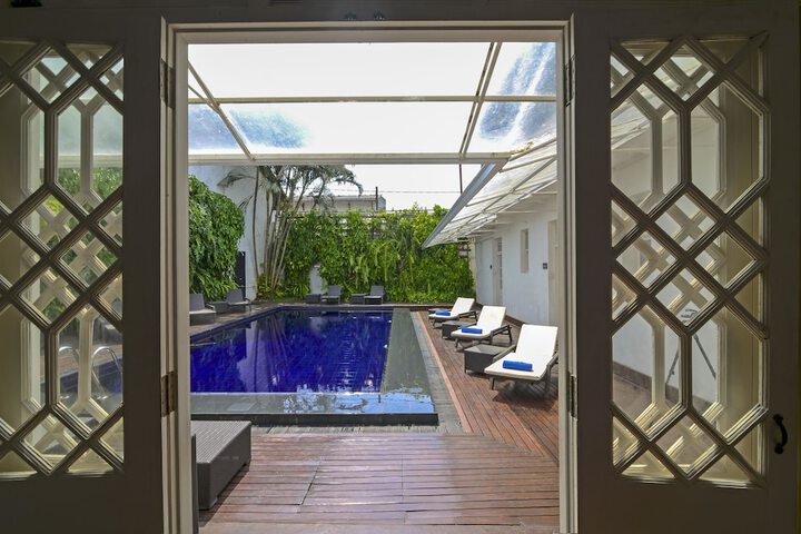 Pool Hotel