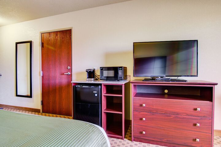 Quadruple Accessible Queen Size Bed (1 of 12)
