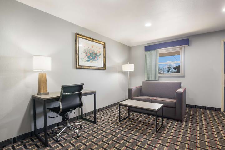 1 King Bed Suite (2 of 13)