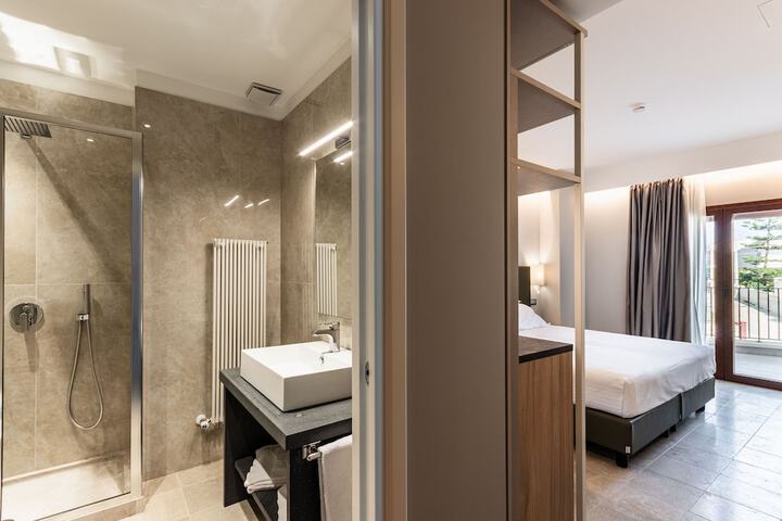 Room 15 of 27