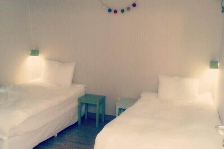 Room 28 of 68