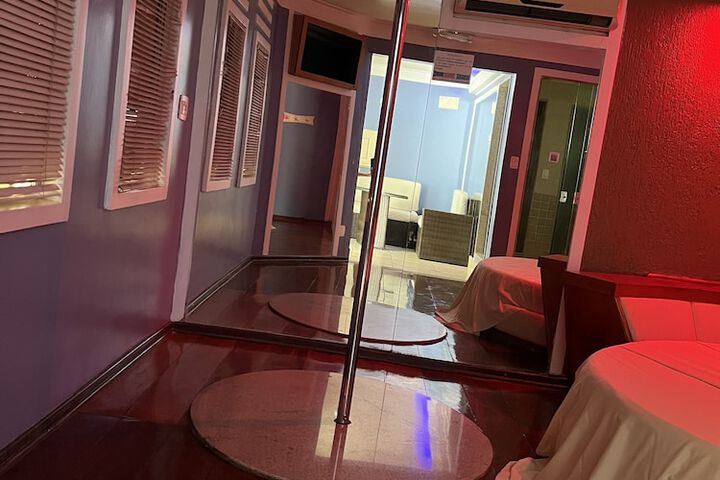 Room 28 of 118