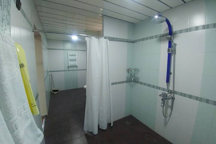 Room 10 of 31