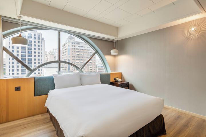 Room 30 of 103