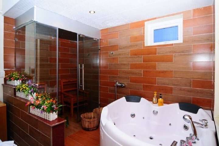 Room 14 of 24