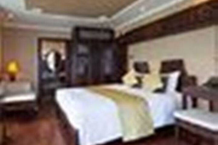 Room 14 of 33