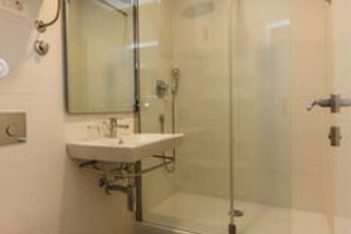 Room 5 of 23