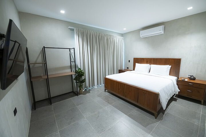 Room 6 of 24