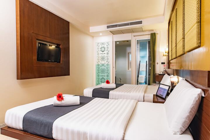 Room 40 of 98