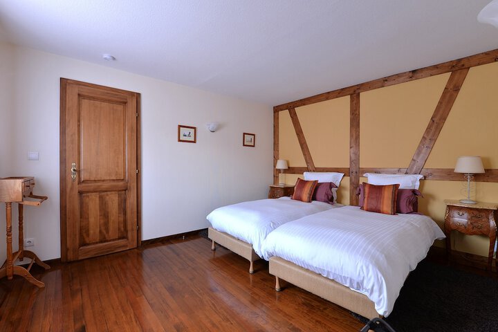 Room 9 of 36