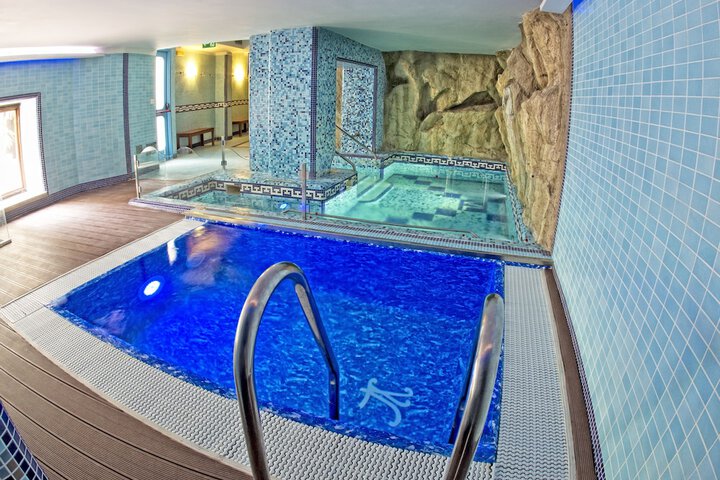 Pools & Facilities